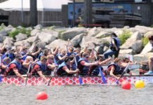 年年同竞龙舟渡 欢歌笑语满密城