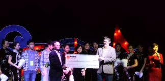 赏华灯不忘灾区民众 庆中秋传承中国文化