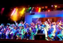 美国高中的节日闹剧