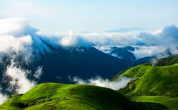 游历武功山 徜徉云中草原